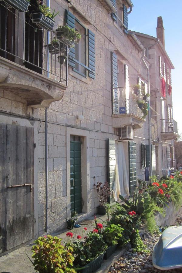 Apartments By The Sea Komiza, Vis - 8533 Екстериор снимка
